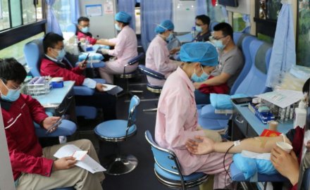 “不忘初心 热血战疫” fb体育开展无偿献血活动