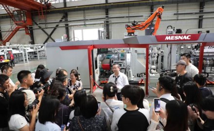 媒体见面会进车间 fb体育解码智能装备的高质量发展