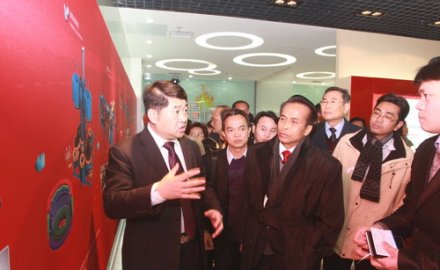 泰国农业部副部长Supachai Phosu一行到fb体育参观交流