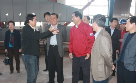 中国石油和化学工业联合会会长李勇武一行来fb体育视察指导工作