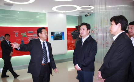 山东省委常委、青岛市委书记李群来fb体育调研